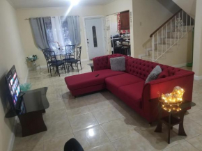 Beautiful 3-bedroom townhouse in Mandeville.